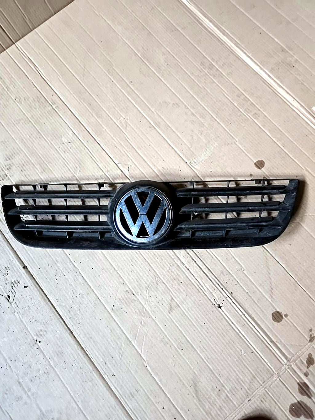 Calandre avant Volkswagen Polo 2006 avec emblème VW – Occasion - photo 1