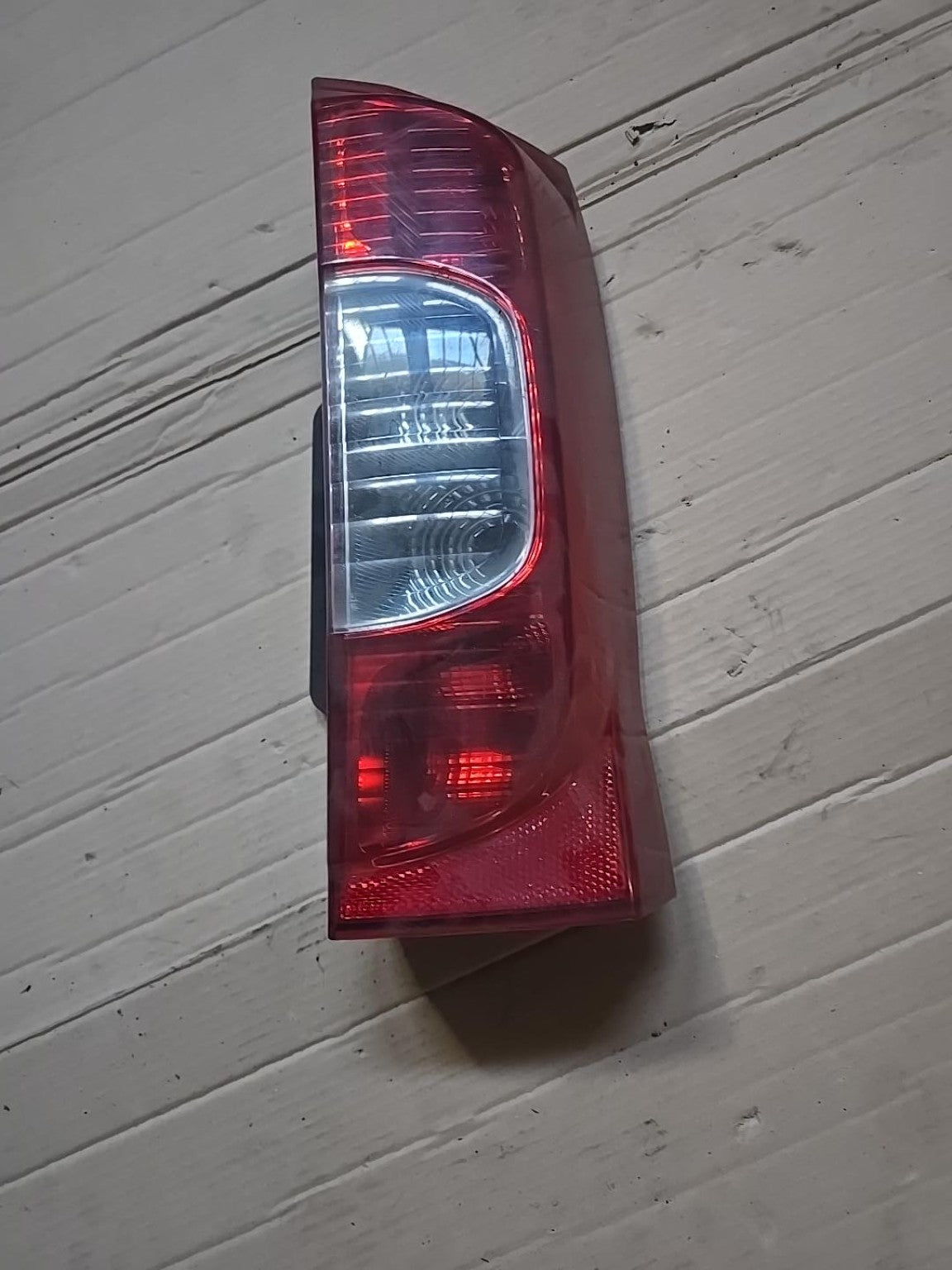 Feu arrière droit Citroën Nemo face