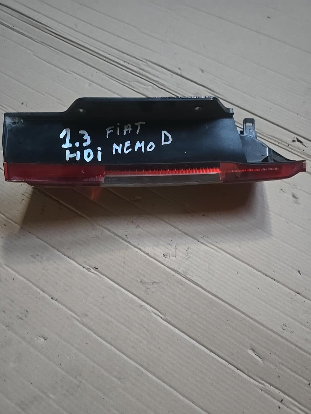Feu arrière droit Citroën Nemo marquage