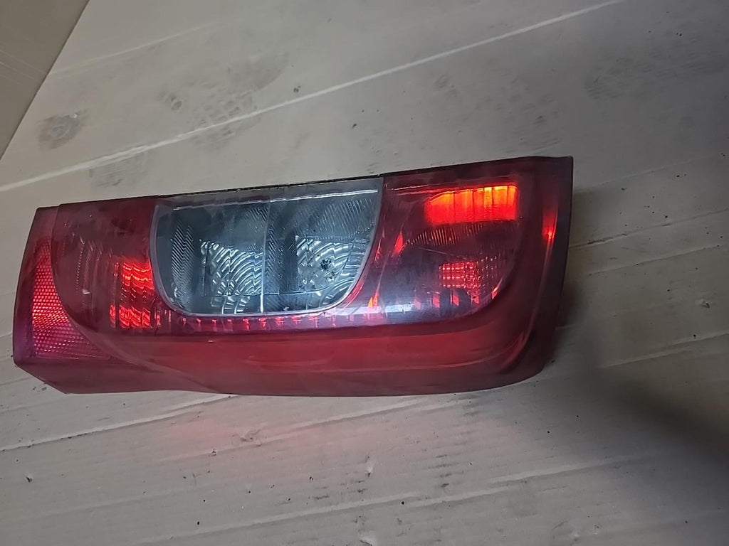 Feu arrière gauche Citroën Nemo face