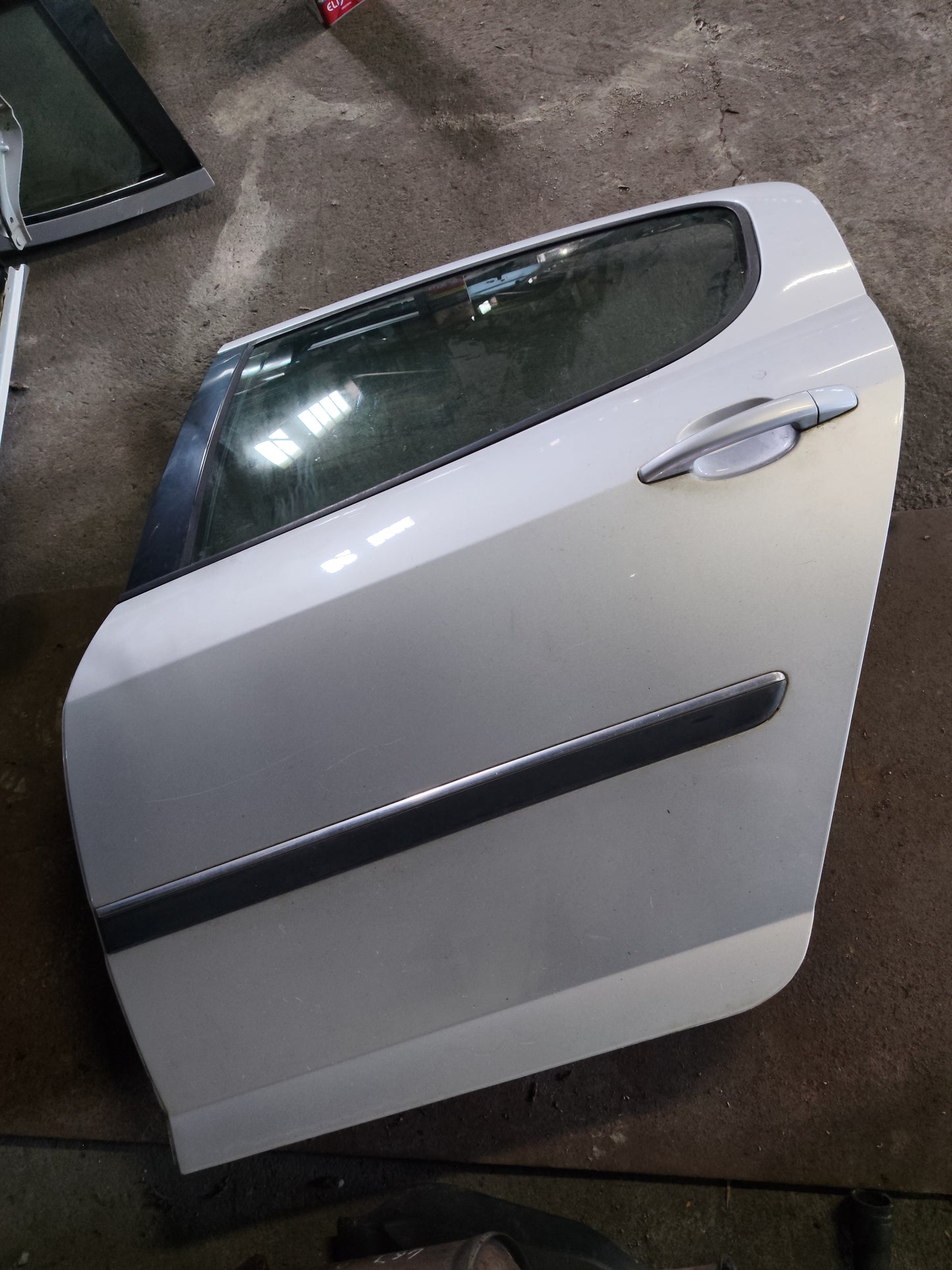 Porte arrière conducteur Peugeot 407 Berline Phase 1 - Complète